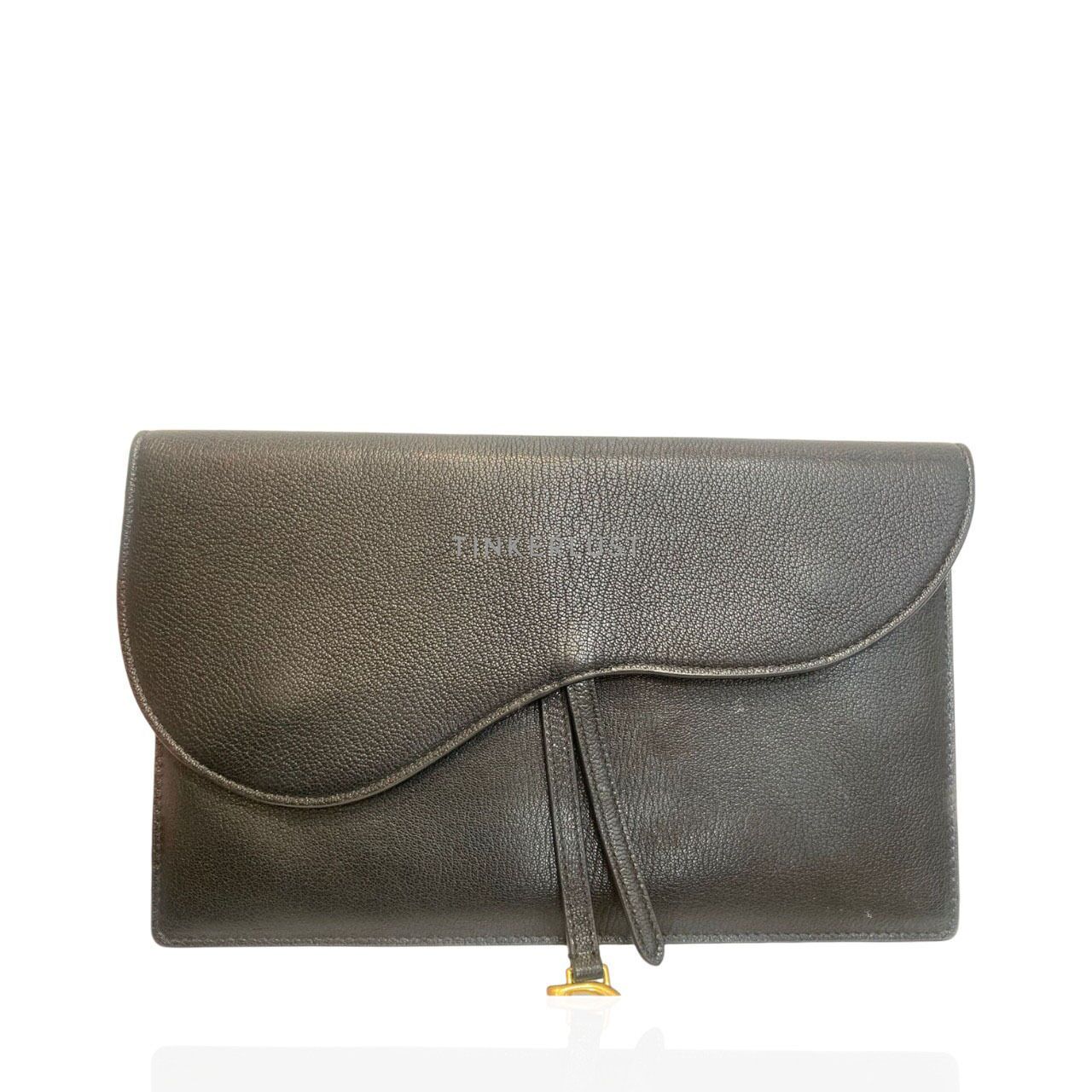 tas clutch Christian Dior Saddle Goatskin Black GHW 2024 Clutch Tinkerlust